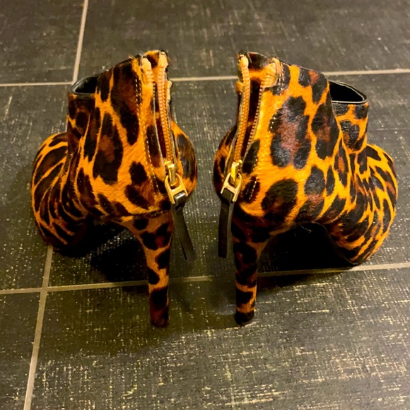 Beautiful faux hair leopard print booties - Picture 3 of 5